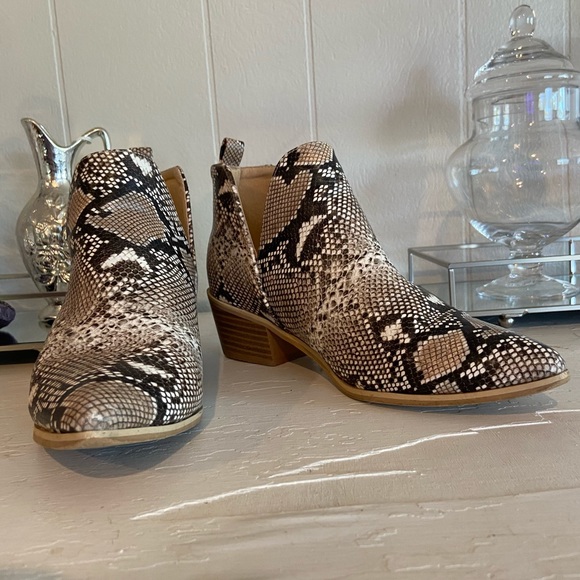 Snakeskin booties - Picture 2 of 4